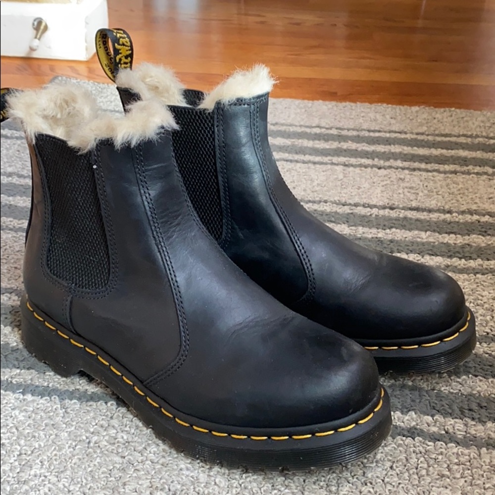 2976 Women’s Fur Lined Chelsea Dr Martens Boots